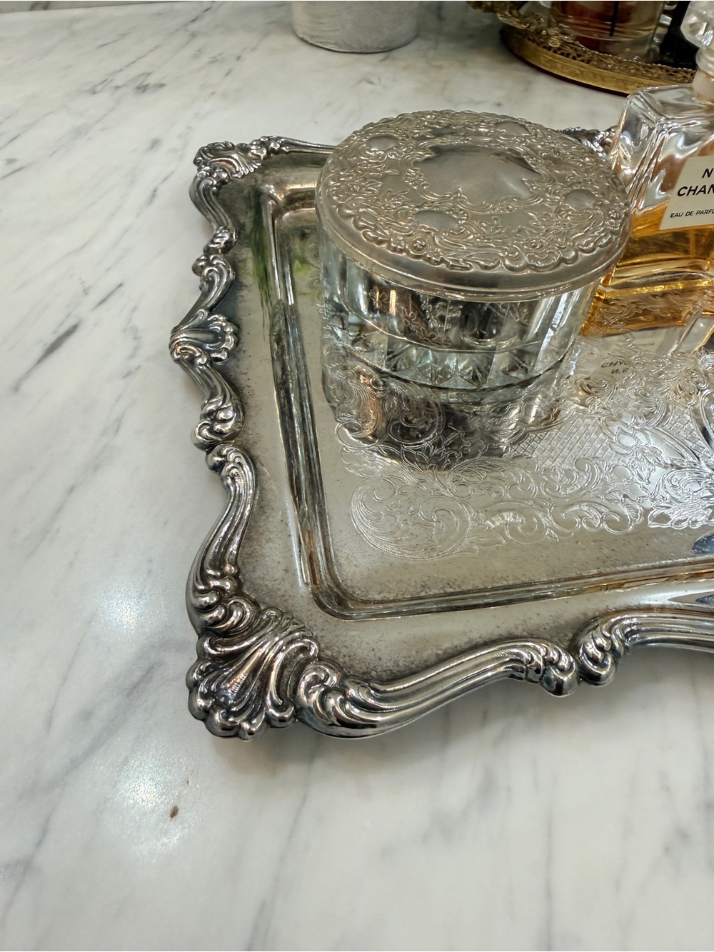 Oneida Rectangular Silver Ornate Serving Tray - Picture 8 of 16
